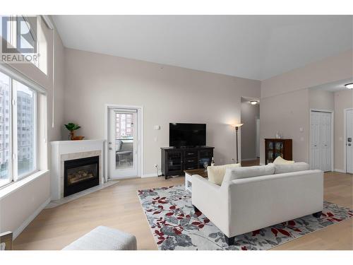 1950 Durnin Road Unit# 408, Kelowna, BC - Indoor Photo Showing Living Room With Fireplace