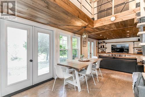 8383 9 County Road, Clearview, ON - Indoor Photo Showing Dining Room