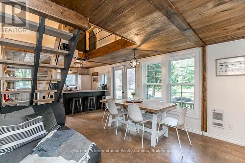 8383 9 County Road, Clearview, ON - Indoor Photo Showing Dining Room