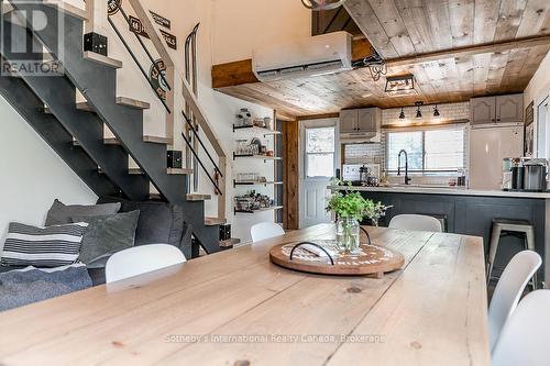 8383 9 County Road, Clearview, ON - Indoor Photo Showing Dining Room