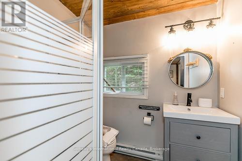 8383 9 County Road, Clearview, ON - Indoor Photo Showing Bathroom