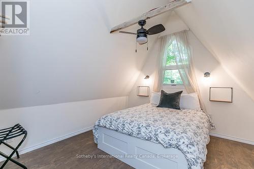 8383 9 County Road, Clearview, ON - Indoor Photo Showing Bedroom