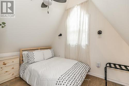 8383 9 County Road, Clearview, ON - Indoor Photo Showing Bedroom