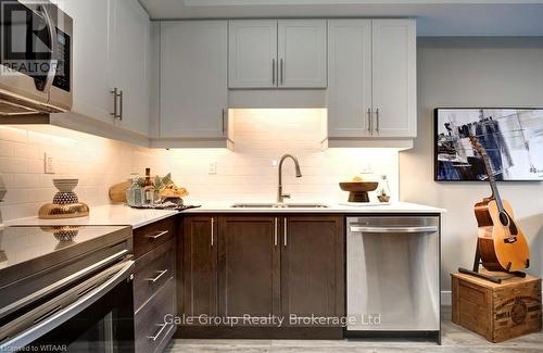 D8 - 439 Athlone Avenue, Woodstock (Woodstock - South), ON - Indoor Photo Showing Kitchen With Double Sink