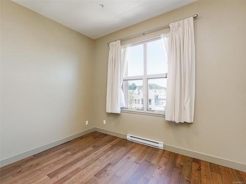 412-1620 Mckenzie Ave, Saanich, BC - Indoor Photo Showing Other Room