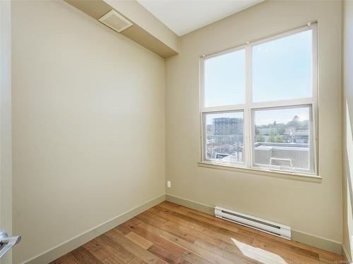 412-1620 Mckenzie Ave, Saanich, BC - Indoor Photo Showing Other Room