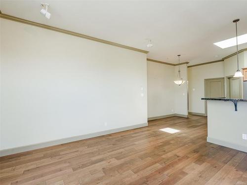 412-1620 Mckenzie Ave, Saanich, BC - Indoor