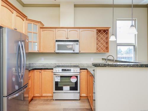 412-1620 Mckenzie Ave, Saanich, BC - Indoor Photo Showing Kitchen