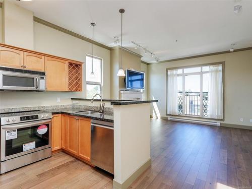 412-1620 Mckenzie Ave, Saanich, BC - Indoor Photo Showing Kitchen