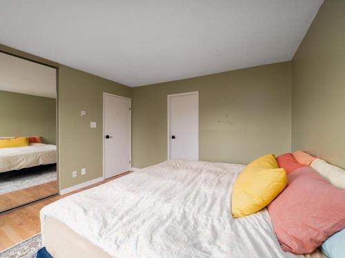 305-1252 Pandora Ave, Victoria, BC - Indoor Photo Showing Bedroom