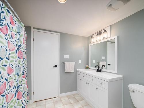 305-1252 Pandora Ave, Victoria, BC - Indoor Photo Showing Bathroom