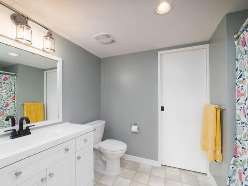 305-1252 Pandora Ave, Victoria, BC - Indoor Photo Showing Bathroom