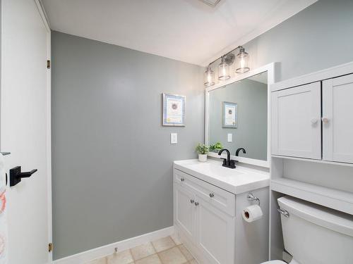 305-1252 Pandora Ave, Victoria, BC - Indoor Photo Showing Bathroom