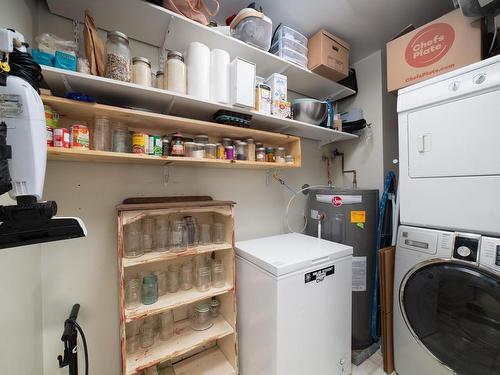 305-1252 Pandora Ave, Victoria, BC - Indoor Photo Showing Laundry Room