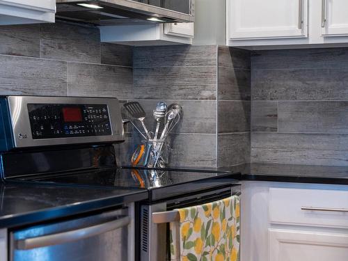 305-1252 Pandora Ave, Victoria, BC - Indoor Photo Showing Kitchen