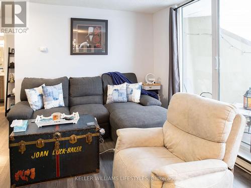 1410 - 1105 Jalna Boulevard, London, ON - Indoor Photo Showing Living Room