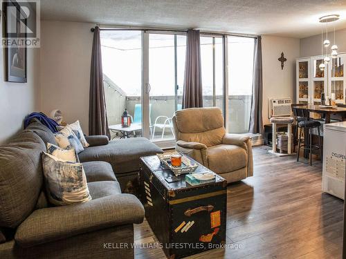 1410 - 1105 Jalna Boulevard, London, ON - Indoor Photo Showing Living Room