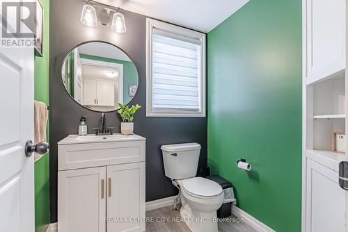 40 Livingstone Drive, Tillsonburg, ON - Indoor Photo Showing Bathroom