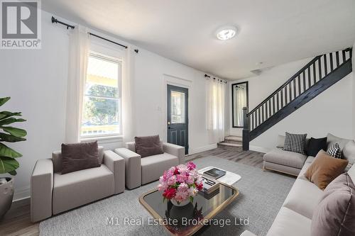 324 Edinburgh Road S, Guelph (Old University), ON - Indoor Photo Showing Living Room