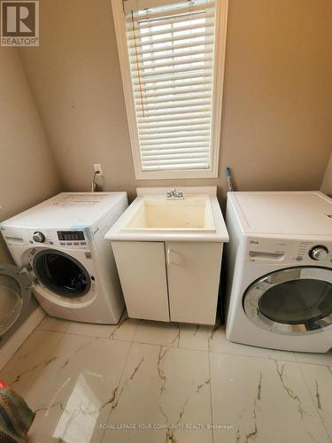 25 Laura Sabrina Drive, Vaughan, ON - Indoor Photo Showing Laundry Room