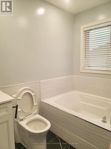 25 Laura Sabrina Drive, Vaughan, ON - Indoor Photo Showing Bathroom