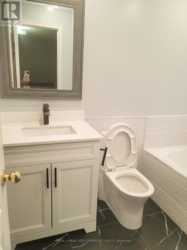 25 Laura Sabrina Drive, Vaughan, ON - Indoor Photo Showing Bathroom