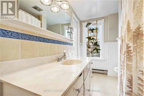 535 Albert Street, North Dundas, ON - Indoor Photo Showing Bathroom