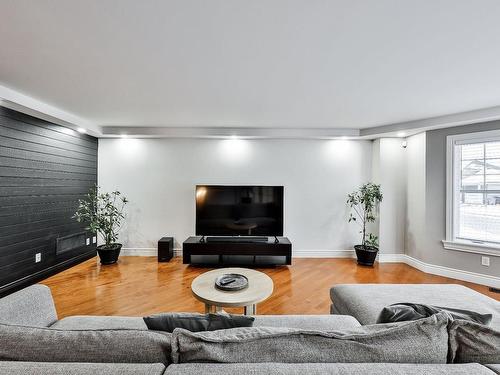 Salon - 1060  - 1062 Av. De Châteaubriant, Mascouche, QC - Indoor Photo Showing Living Room