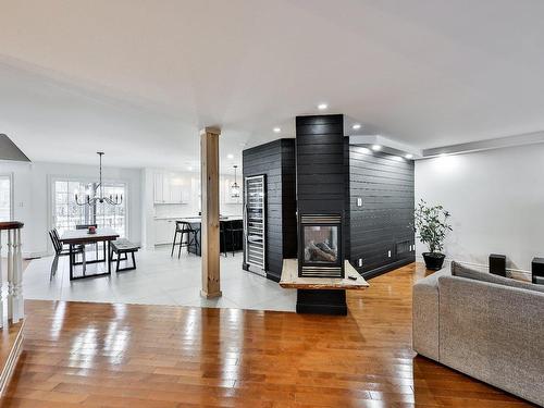 Salon - 1060  - 1062 Av. De Châteaubriant, Mascouche, QC - Indoor Photo Showing Living Room With Fireplace