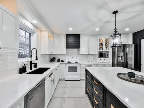 Cuisine - 1060  - 1062 Av. De Châteaubriant, Mascouche, QC - Indoor Photo Showing Kitchen With Double Sink