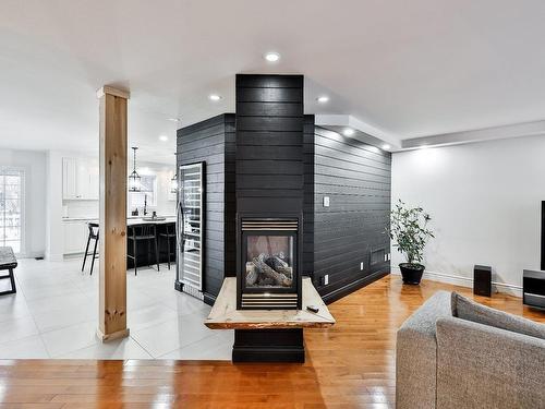 Salon - 1060  - 1062 Av. De Châteaubriant, Mascouche, QC - Indoor Photo Showing Living Room With Fireplace