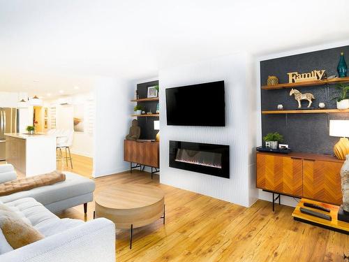 Salon - 199 Rue Modela, Saint-Jean-Sur-Richelieu, QC - Indoor Photo Showing Living Room With Fireplace