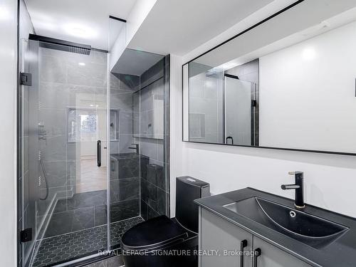 4-861 O'Connor Dr, Toronto, ON - Indoor Photo Showing Bathroom