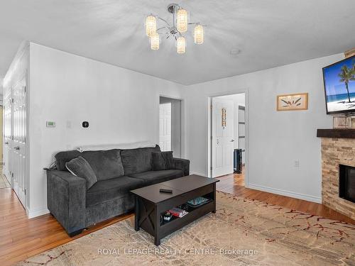 336 Bowen Rd, Fort Erie, ON - Indoor Photo Showing Living Room With Fireplace