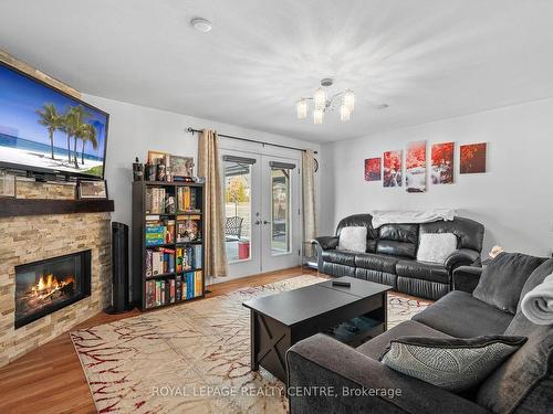 336 Bowen Rd, Fort Erie, ON - Indoor Photo Showing Living Room With Fireplace