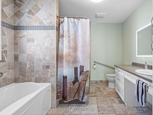 336 Bowen Rd, Fort Erie, ON - Indoor Photo Showing Bathroom