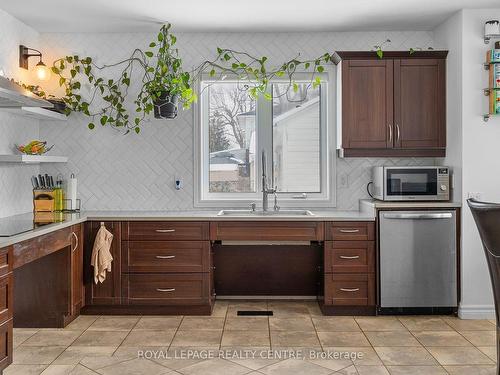 336 Bowen Rd, Fort Erie, ON - Indoor Photo Showing Kitchen