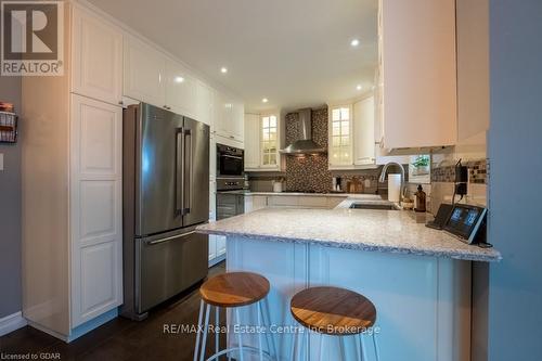 65 Kensington Street, Guelph (Waverley), ON - Indoor Photo Showing Kitchen With Upgraded Kitchen