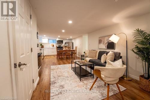 65 Kensington Street, Guelph (Waverley), ON - Indoor Photo Showing Living Room