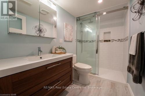 65 Kensington Street, Guelph (Waverley), ON - Indoor Photo Showing Bathroom