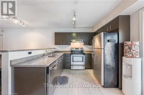 102 - 1810 Walker'S Line, Burlington (Palmer), ON - Indoor Photo Showing Kitchen With Double Sink