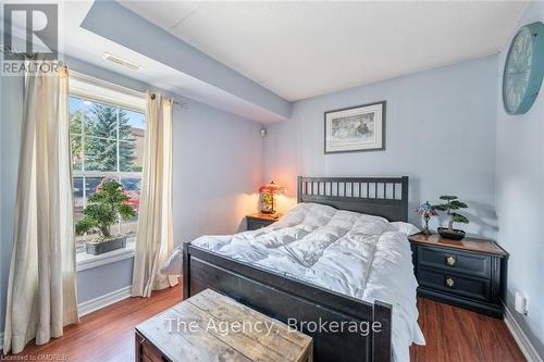 102 - 1810 Walker'S Line, Burlington (Palmer), ON - Indoor Photo Showing Bedroom