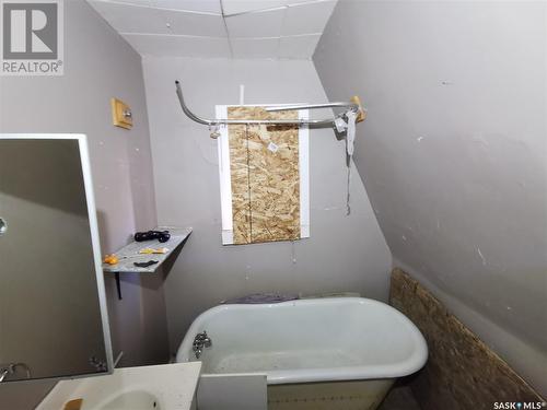 1448 Elphinstone Street, Regina, SK - Indoor Photo Showing Bathroom