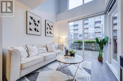 C202 - 5260 Dundas Street, Burlington, ON - Indoor Photo Showing Living Room