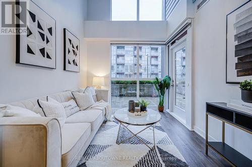 C202 - 5260 Dundas Street, Burlington, ON - Indoor Photo Showing Living Room