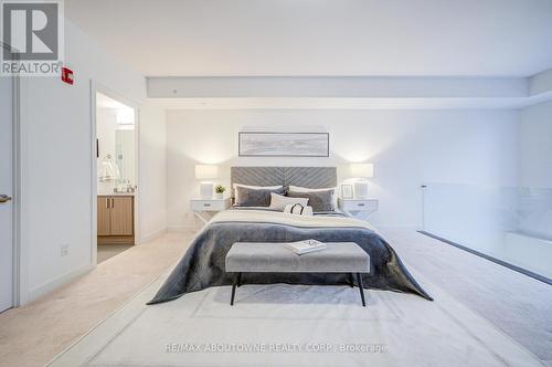 C202 - 5260 Dundas Street, Burlington, ON - Indoor Photo Showing Bedroom