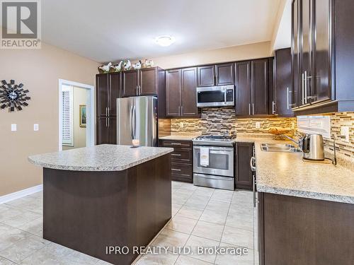 450 Summerlyn Trail, Bradford West Gwillimbury, ON - Indoor Photo Showing Kitchen With Upgraded Kitchen