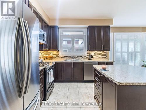 450 Summerlyn Trail, Bradford West Gwillimbury, ON - Indoor Photo Showing Kitchen With Double Sink With Upgraded Kitchen