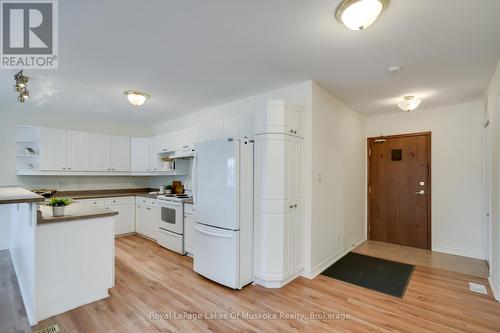 309 - 24 Ontario Street, Bracebridge, ON - Indoor Photo Showing Kitchen