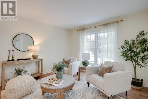 309 - 24 Ontario Street, Bracebridge, ON - Indoor Photo Showing Living Room